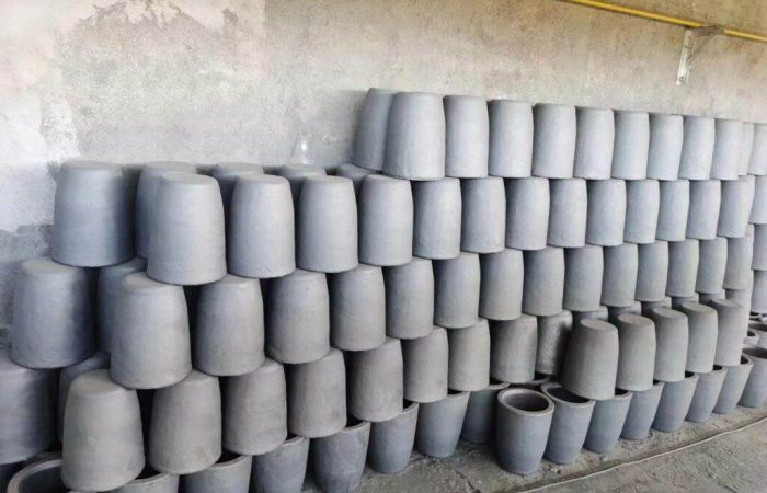 Clay-Graphite-Crucible-Manufacturing-Service-1024x768